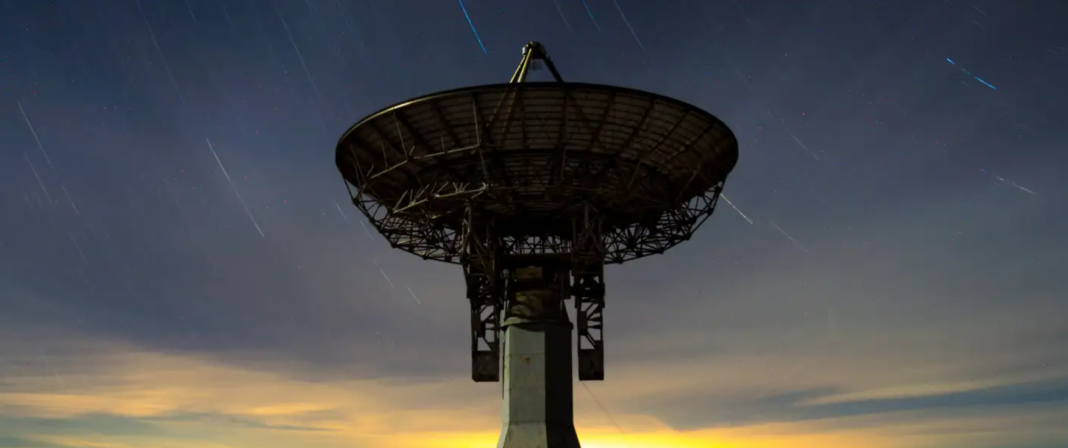 Cientistas podem estar procurando sinais de vida inteligente no espaço da maneira errada (Foto: X)