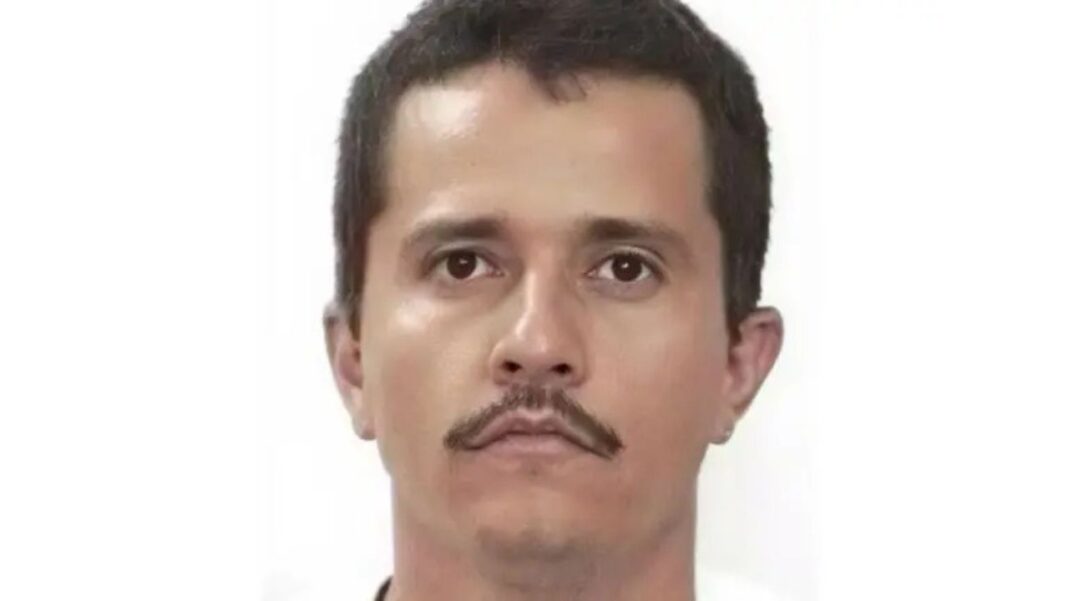 O funeral de Nemesio Oseguera Cervantes, conhecido como El Mencho, chamou atenção internacional pela ostentação e pelo clima de tensão que cercou a cerimônia (Foto: X)