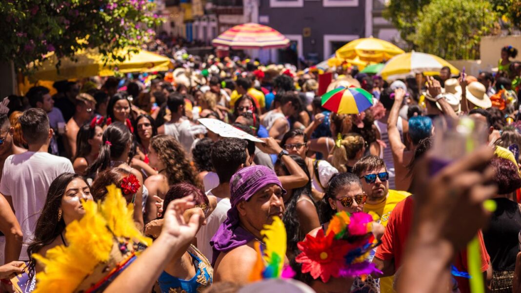 O Brasil figura entre as nações mais satisfeitas do mundo, segundo a mais recente edição do índice global de felicidade divulgado pelo instituto Ipsos (Foto: X)