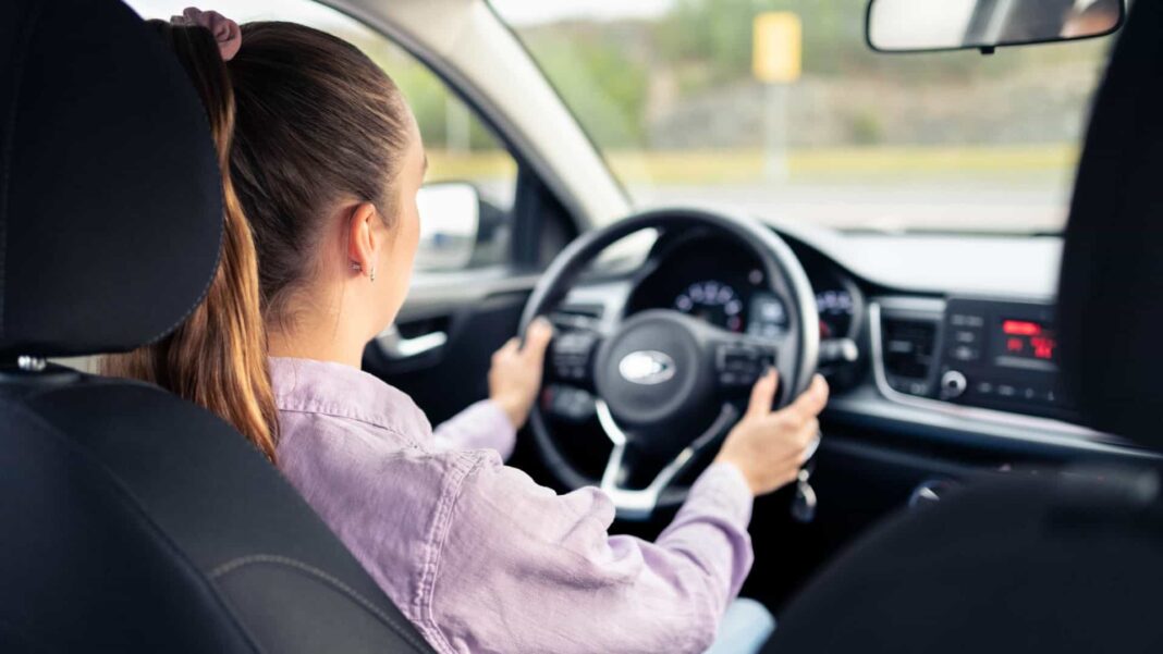A Uber iniciou a liberação de um novo recurso no Brasil que permite às usuárias priorizar corridas com motoristas mulheres (Foto: X)