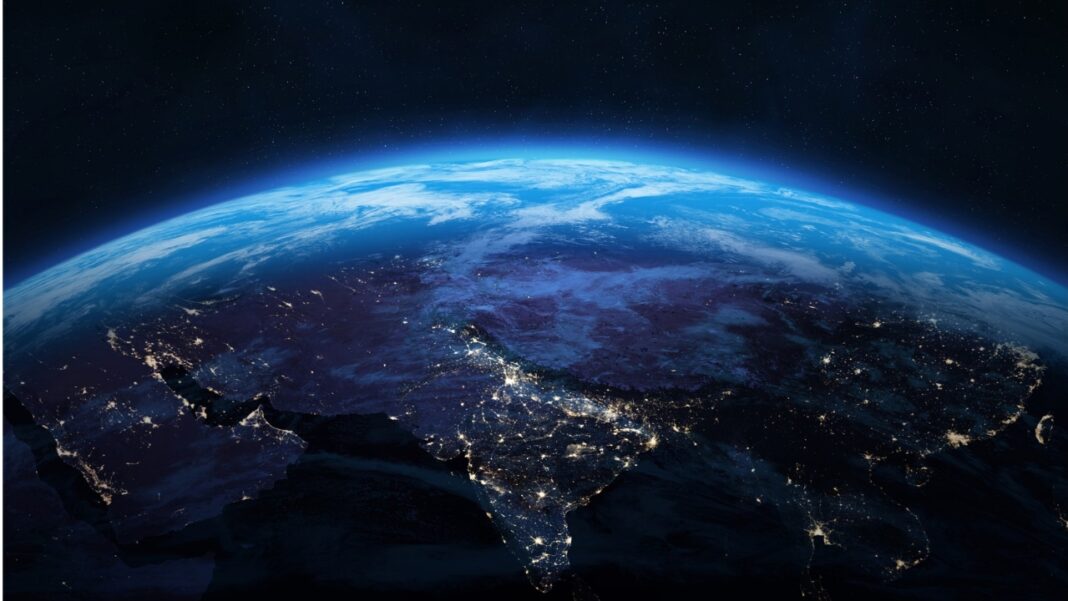A Terra está mais iluminada do que nunca durante a noite — e os satélites mostram isso com precisão inédita (Foto: X)