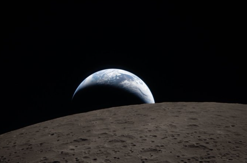 A bordo da Orion spacecraft, os astronautas chegaram a cerca de 6.550 quilômetros da superfície lunar — o ponto de maior aproximação da missão (Foto: X)