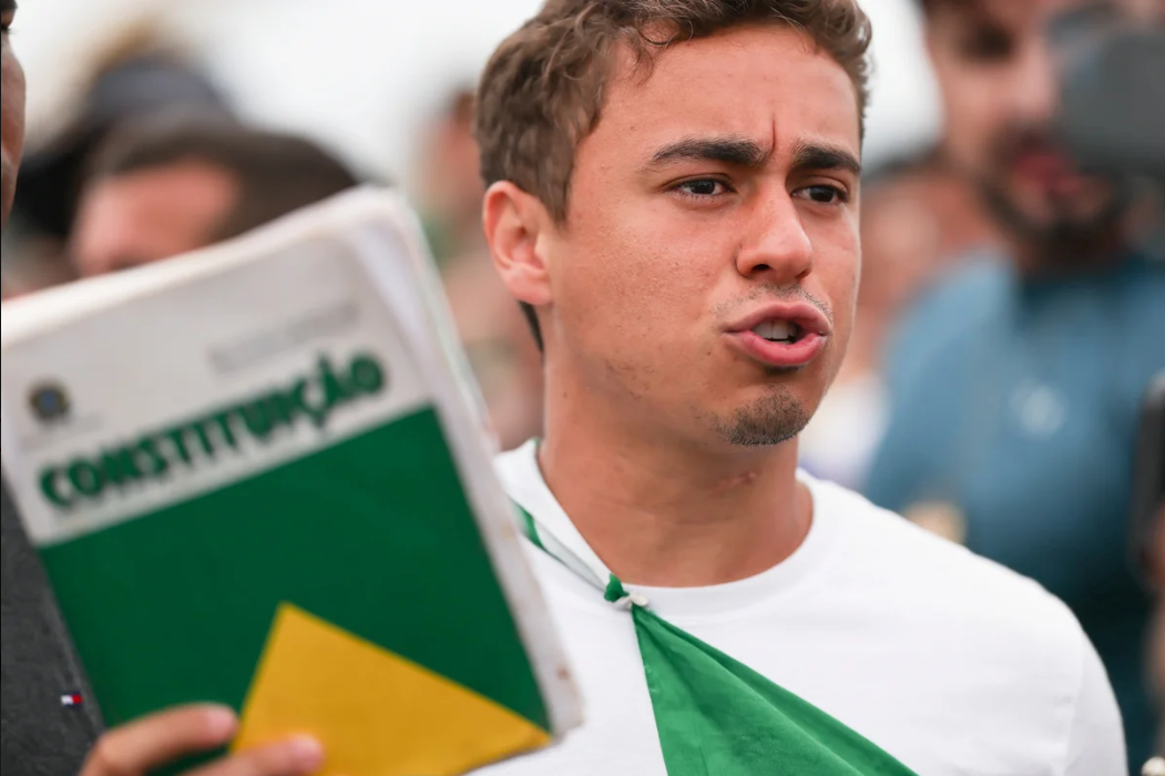 O deputado federal Nikolas Ferreira reagiu com críticas à rejeição do relatório final da CPI do Crime Organizado, afirmando que a decisão representa uma submissão do Legislativo (Foto: X)