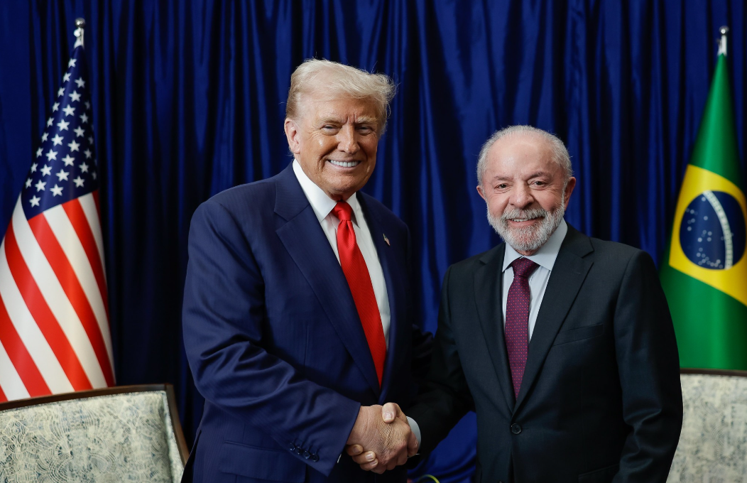 O presidente Luiz Inácio Lula da Silva fez duras críticas ao presidente dos Estados Unidos, Donald Trump, ao afirmar que o líder norte-americano não pode agir como se fosse “imperador do mundo” (Foto: X)