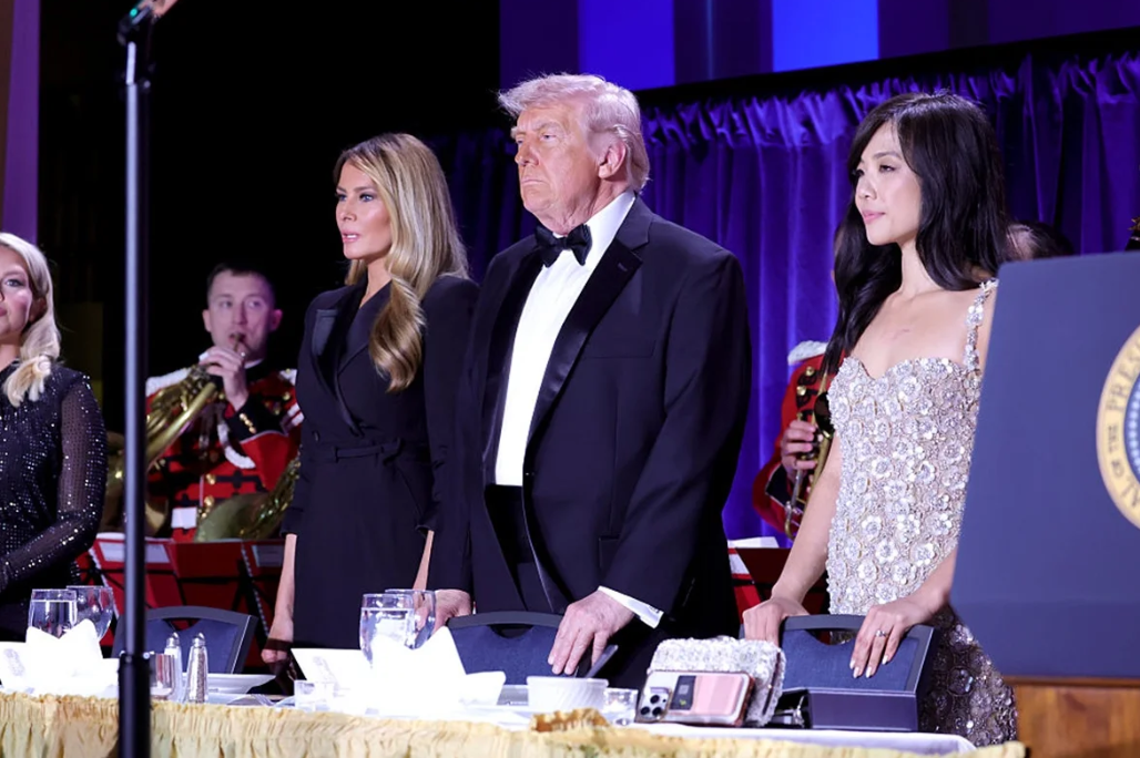O presidente dos Estados Unidos, Donald Trump, protagonizou um momento de tensão durante uma entrevista exibida neste domingo ao reagir de forma contundente a um trecho de um manifesto atribuído ao homem que tentou invadir um evento com sua presença (Foto: X)