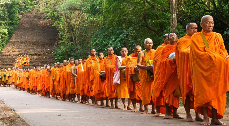 Autoridades do Sri Lanka registraram uma das maiores apreensões de drogas já realizadas no principal aeroporto do país após deter um grupo de monges budistas transportando grande quantidade de entorpecentes (Foto: X)
