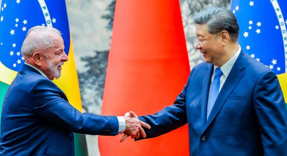 O governo federal anunciou nesta quinta-feira que cidadãos da China não precisarão mais de visto para entrar no Brasil em viagens de curta duração (Foto: X)