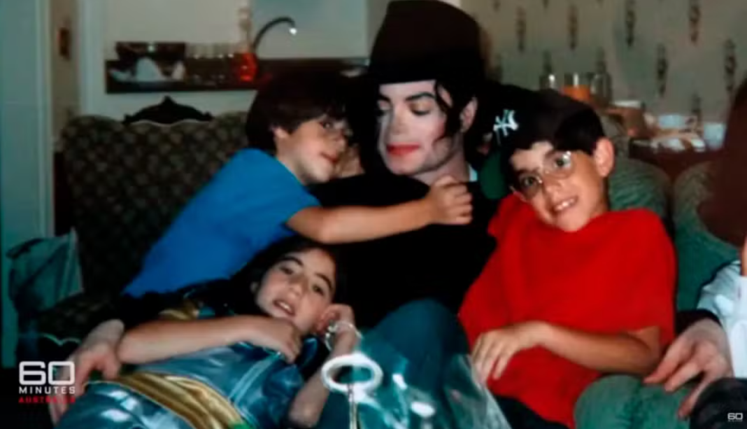 Os irmãos Cascio, que movem um processo contra Michael Jackson, voltaram a fazer acusações públicas contra o artista durante participação no programa australiano 60 Minutes Australia (Foto: X)