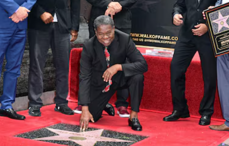 O percussionista Paulinho da Costa entrou oficialmente para a história da música brasileira ao receber uma estrela na Hollywood Walk of Fame, em Los Angeles (Foto: X)