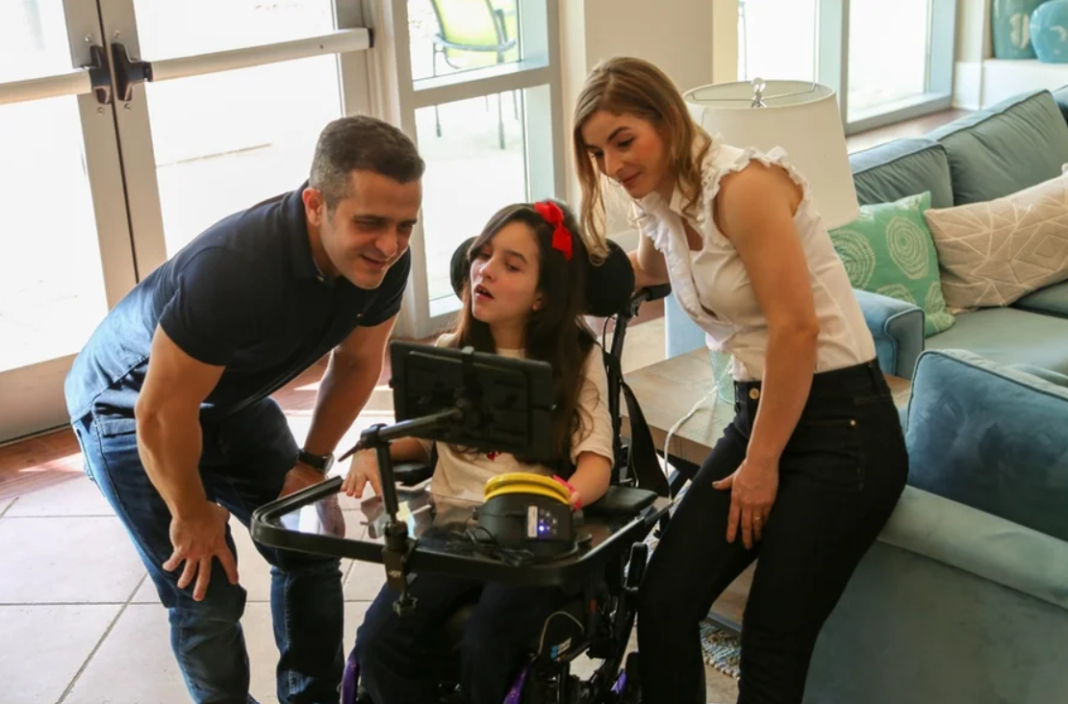 A busca de um pai por uma forma de se comunicar com a própria filha acabou se transformando em uma plataforma de inteligência artificial utilizada por milhares de pessoas no mundo (Foto: X)