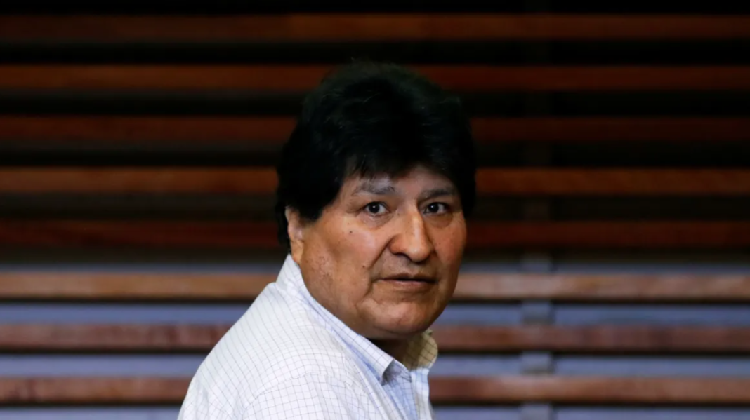 O ex-presidente da Bolívia, Evo Morales, acusou os Estados Unidos de financiarem “golpes de Estado de direitistas” e apoiarem governos “submissos e entreguistas” (Foto X)