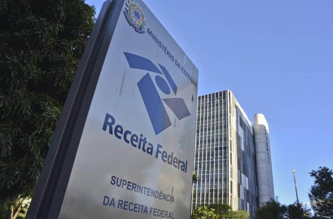 A Receita Federal iniciou uma nova ofensiva para cobrar contribuintes com pendências no Imposto de Renda.(Foto: X)