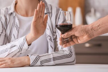 Um estudo conduzido por pesquisadores da Universidade de São Paulo investigou o uso da ibogaína como possível alternativa no tratamento da dependência alcoólica (Foto: X)