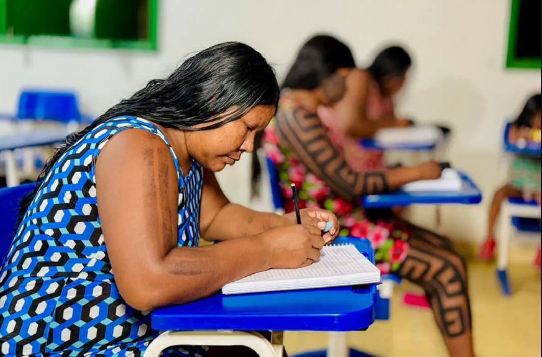 O governo federal oficializou a criação da primeira universidade indígena pública do país, uma iniciativa considerada histórica por lideranças dos povos originários e especialistas em educação (Foto: X)