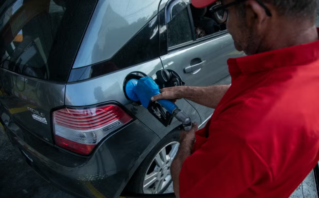 O governo federal pretende avançar em uma nova mudança na composição da gasolina vendida no país (Foto:X)