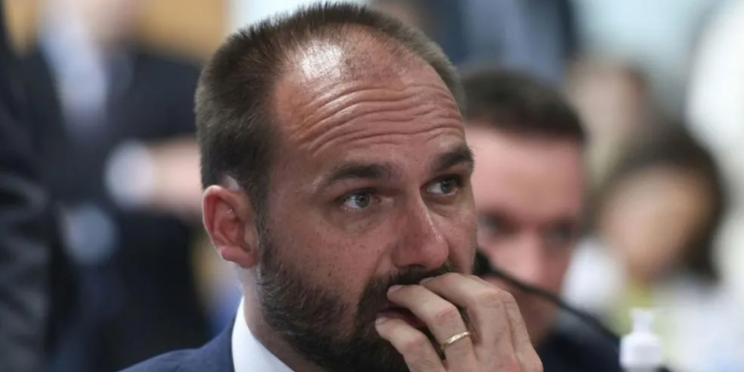 O ex-deputado federal Eduardo Bolsonaro foi condenado pela Primeira Turma do Supremo Tribunal Federal (STF) e ficará impedido de concorrer a cargos eletivos até 2038 (Foto: X)