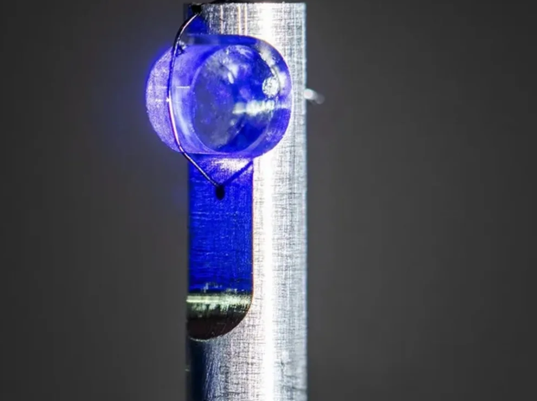 Uma equipe internacional de cientistas alcançou um marco histórico ao colocar em funcionamento o primeiro relógio nuclear do mundo (Foto: X)