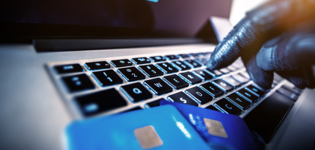 Um levantamento realizado pela empresa de tecnologia BioCatch acendeu um alerta para o crescimento das fraudes no sistema financeiro brasileiro (Foto: X)