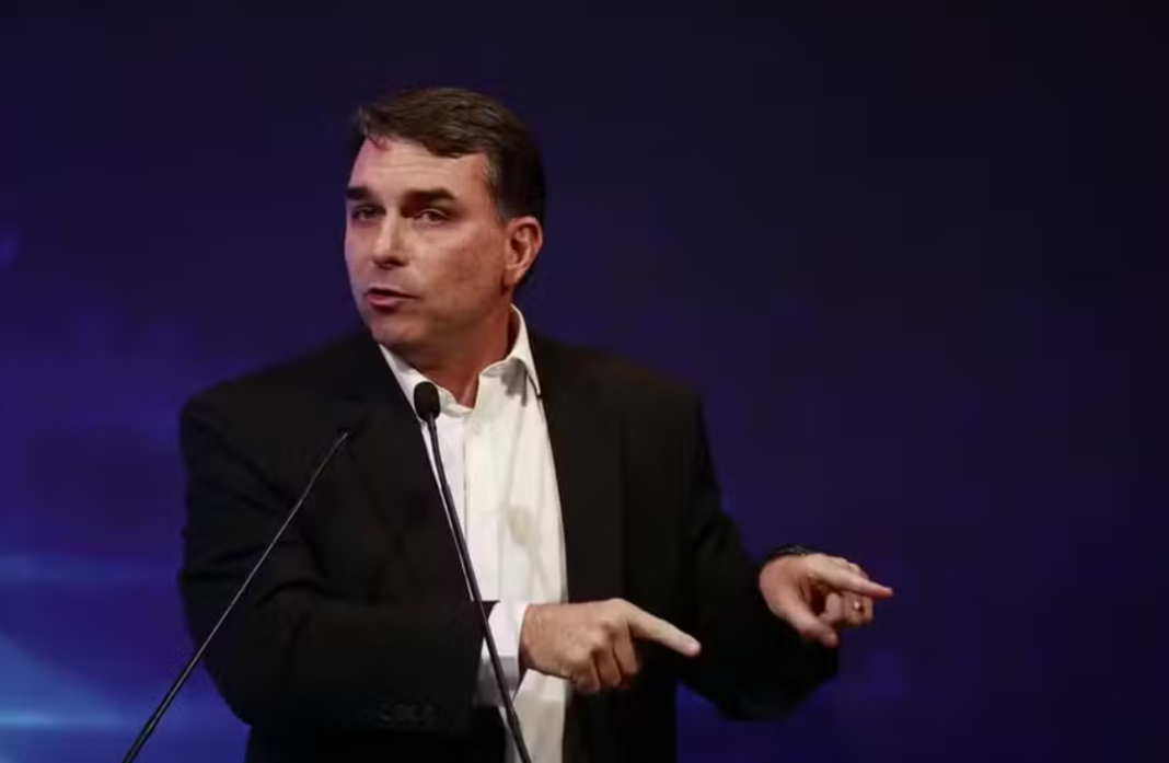 Durante sua participação no encontro, Flávio mencionou episódios recentes envolvendo disputas eleitorais em Roraima e no Rio de Janeiro (Foto: X)