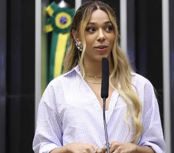 A deputada federal Erika Hilton informou nesta terça-feira (23) que acionou o Ministério Público Federal para solicitar medidas que impeçam comentaristas esportivos de promover apostas e divulgar probabilidades de jogos durante transmissões esportivas (Foto: X)
