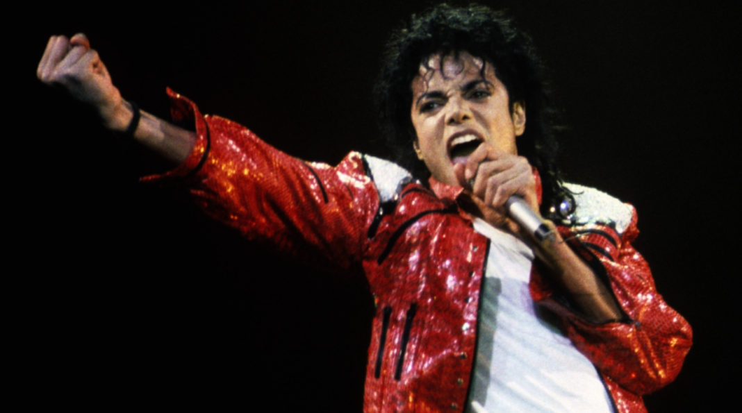 Mais de 15 anos após a morte de Michael Jackson, o cardiologista Conrad Murray voltou a exercer a medicina em Trinidad e Tobago, onde inaugurou uma clínica particular e retomou o atendimento a pacientes (Foto: X)