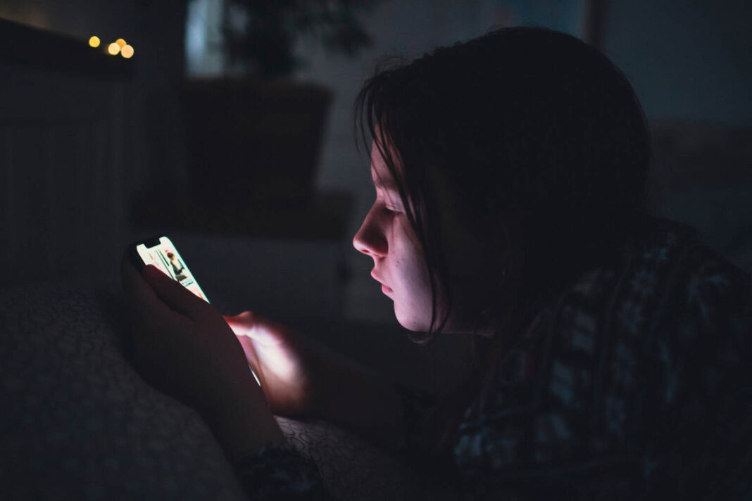 Um acordo firmado pelo YouTube em uma ação judicial nos Estados Unidos voltou a colocar em evidência as discussões sobre os efeitos das redes sociais na saúde mental de crianças e adolescentes (Foto: X)