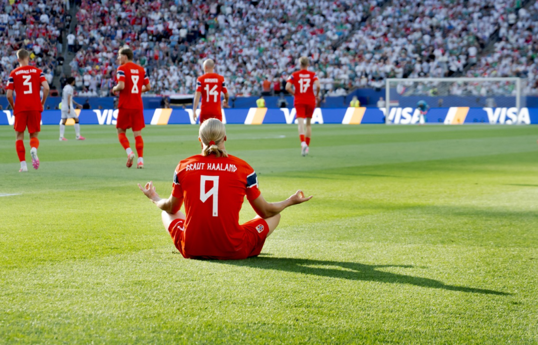 Muito além do preparo físico e técnico, a saúde mental tem se consolidado como um dos pilares do desempenho de atletas que disputam grandes competições, como a Copa do Mundo (Foto: X)