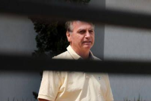 A defesa do ex-presidente Jair Bolsonaro informou ao Supremo Tribunal Federal que ele não tem interesse em reaver a pistola apreendida durante uma investigação envolvendo um agente do Gabinete de Segurança Institucional (GSI) (Foto: X)