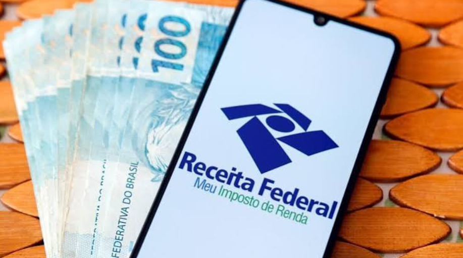 A Receita Federal disponibilizará, na próxima quarta-feira (8), a consulta ao primeiro lote da restituição automática do Imposto de Renda da Pessoa Física (IRPF), iniciativa piloto batizada de 