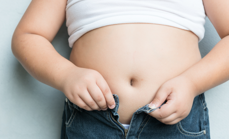 A exposição à poluição do ar nos primeiros meses de vida pode influenciar o desenvolvimento de obesidade infantil, segundo um estudo publicado recentemente na revista científica Communications Medicine (Foto: X)