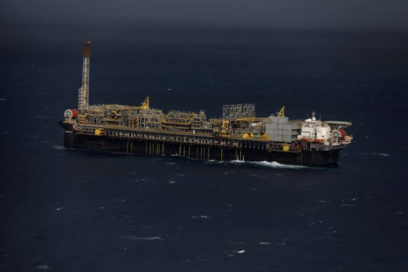 O Comitê Executivo de Gestão da Câmara de Comércio Exterior (Gecex-Camex) decidiu manter a cobrança de 12% do Imposto de Exportação sobre o petróleo bruto (Foto: X)
