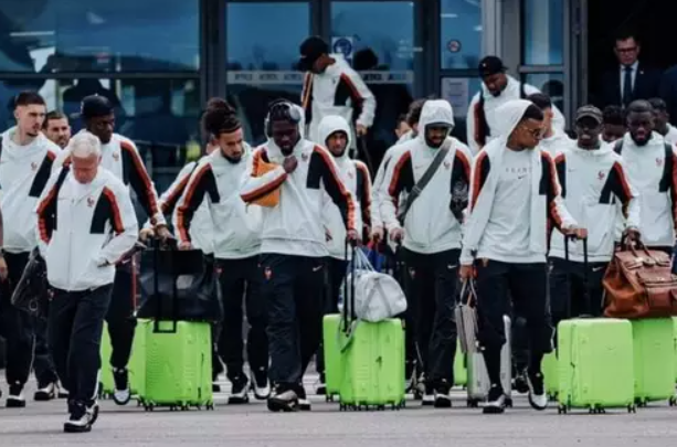 Uma investigação do jornal britânico The Guardian revelou que a seleção da França utilizou aeronaves da Global Crossing Airlines (GlobalX) para se deslocar entre partidas da Copa do Mundo (Foto: X)