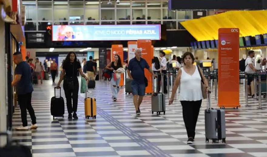 O governo federal autorizou o reajuste das tarifas aeroportuárias em 14 aeroportos do país, incluindo os terminais internacionais de Guarulhos e Viracopos, em São Paulo, além de 12 aeroportos regionais incorporados ao contrato de concessão da GRU Airport por meio do programa AmpliAR (Foto: X)