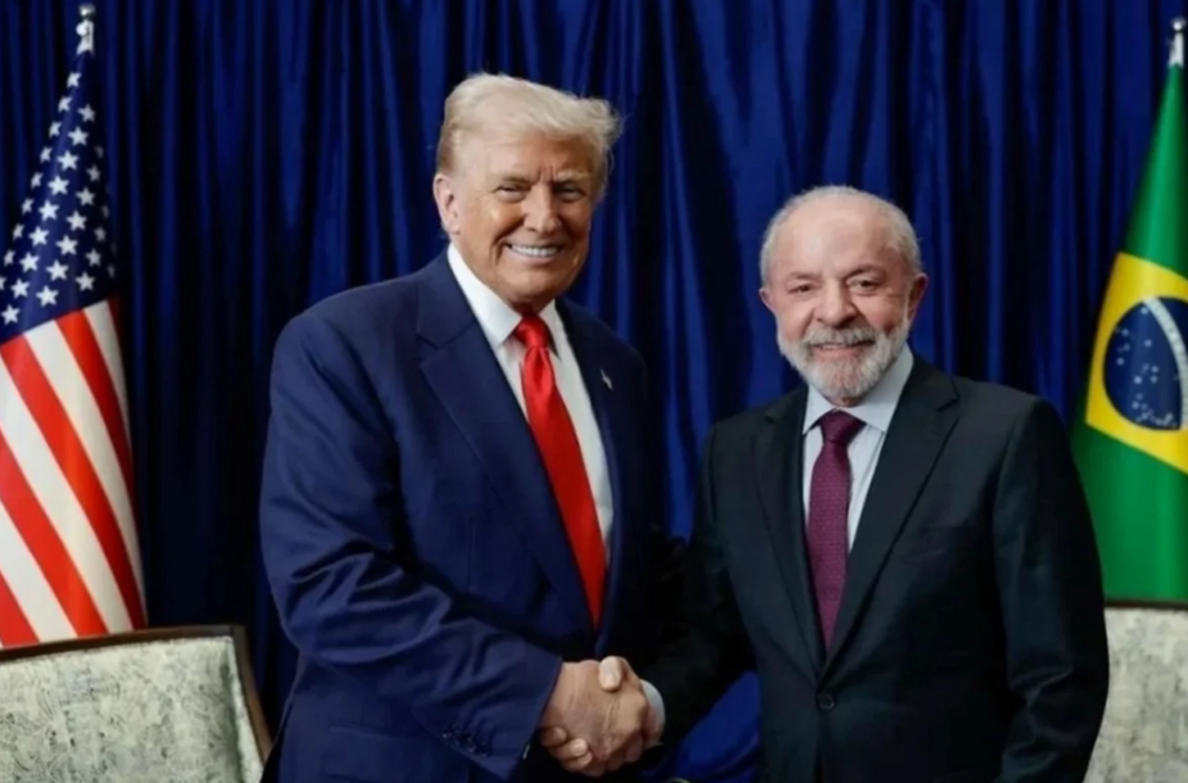 Integrantes do governo do presidente Luiz Inácio Lula da Silva avaliam que as negociações com os Estados Unidos para reverter a tarifa adicional de 25% sobre produtos brasileiros dificilmente avançarão antes das eleições presidenciais (Foto: X)