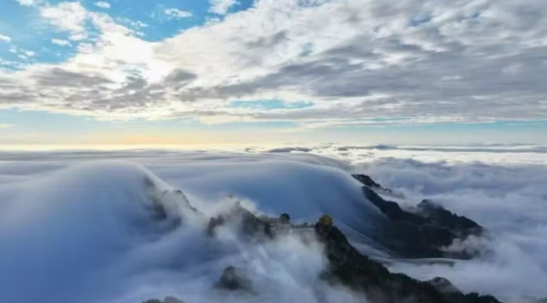 Um parque nacional na China chamou atenção ao abrir uma vaga inusitada para quem sonha em trabalhar cercado por paisagens naturais (Foto: X)