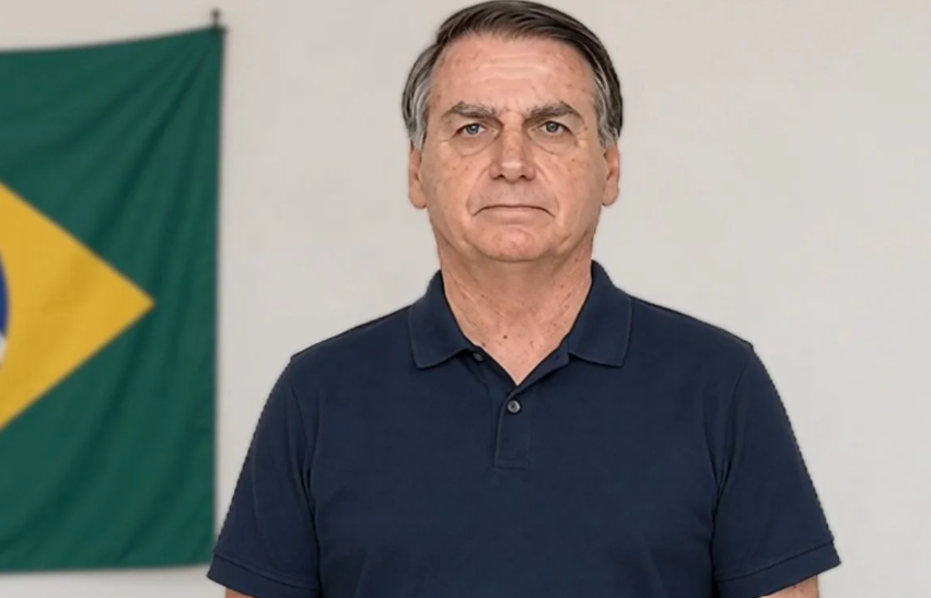 A convenção nacional do Partido Liberal (PL), realizada neste sábado (25), em São Paulo, contou com a exibição de um vídeo produzido com inteligência artificial que simulava a imagem e a voz do ex-presidente Jair Bolsonaro (Foto: X)