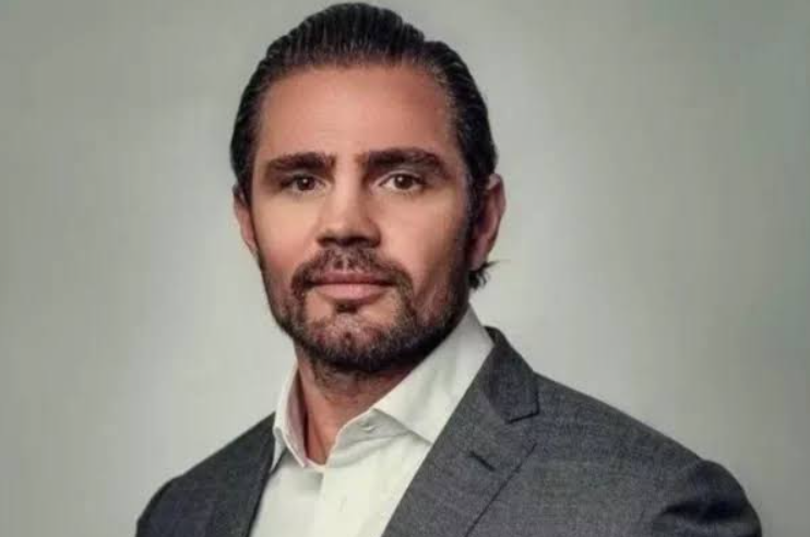 A Polícia Federal (PF) solicitou apoio da Interpol para localizar bens e ativos do ex-banqueiro Daniel Vorcaro no exterior no âmbito da investigação sobre um suposto esquema de corrupção, lavagem de dinheiro, fraudes financeiras e organização criminosa envolvendo o Banco Master (Foto: X)