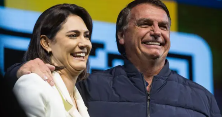 A ex-primeira-dama Michelle Bolsonaro (PL) afirmou que definirá, em conjunto com o ex-presidente Jair Bolsonaro (PL), se será candidata ao Senado nas eleições deste ano (Foto: X)