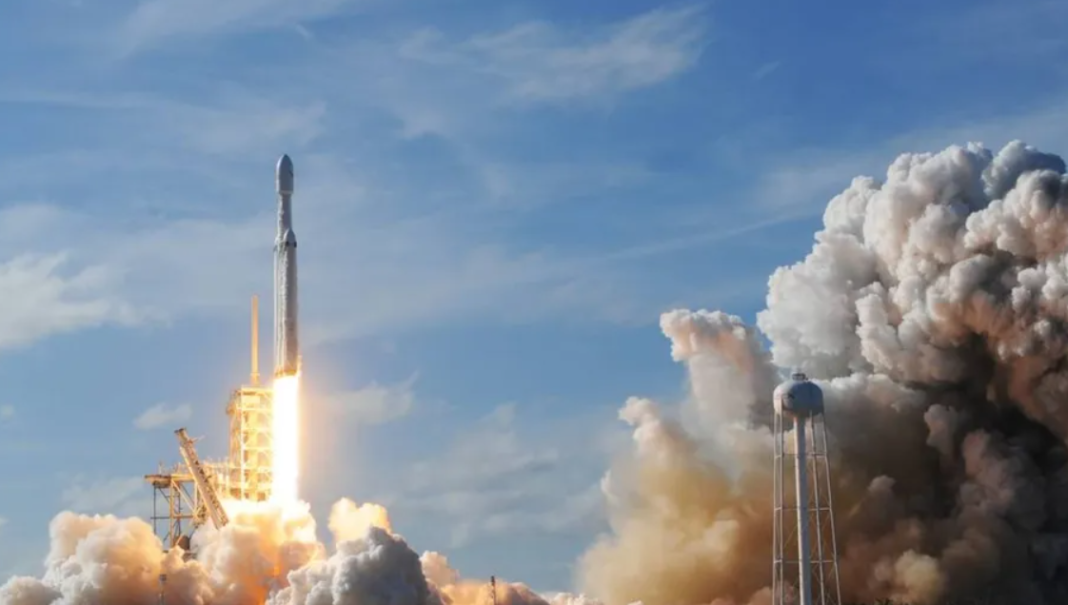 Um estágio superior de um foguete Falcon 9, da SpaceX, deve atingir a superfície da Lua na próxima quarta-feira (5) (Foto: X)